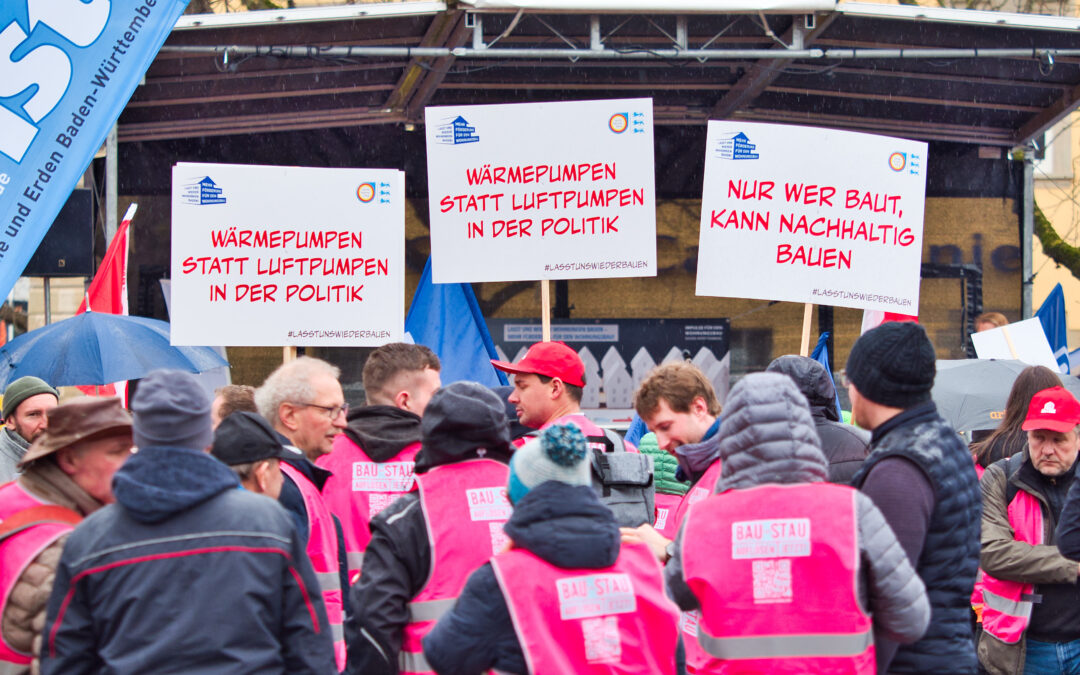 Breites Bündnis demonstriert für mehr Wohnungsbau