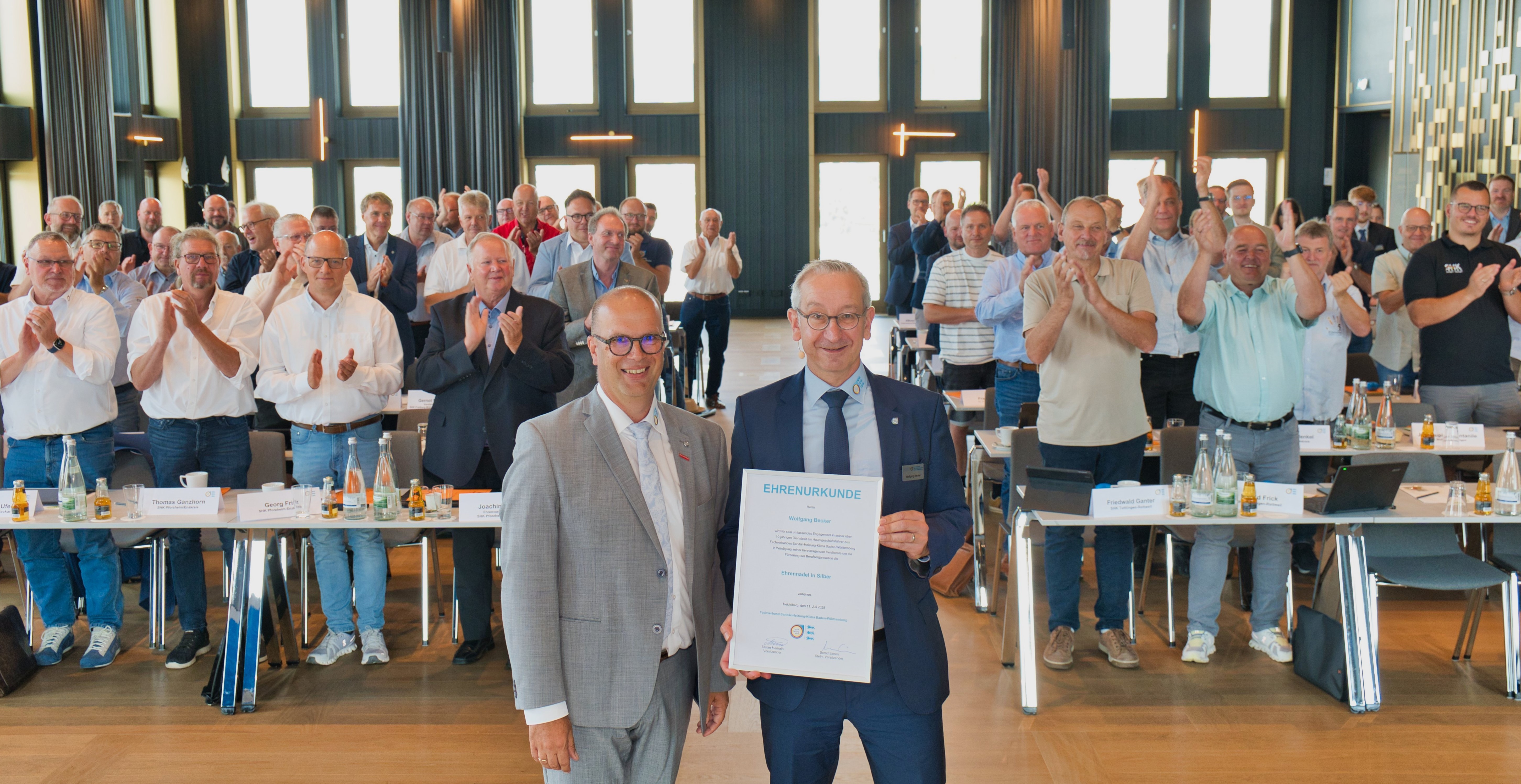 Hauptgeschäftsführer Wolfgang Becker erhält silberne Ehrennadel